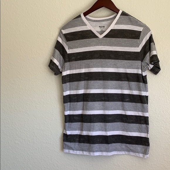 Mossimo V neck T-Shirt - Picture 3 of 3